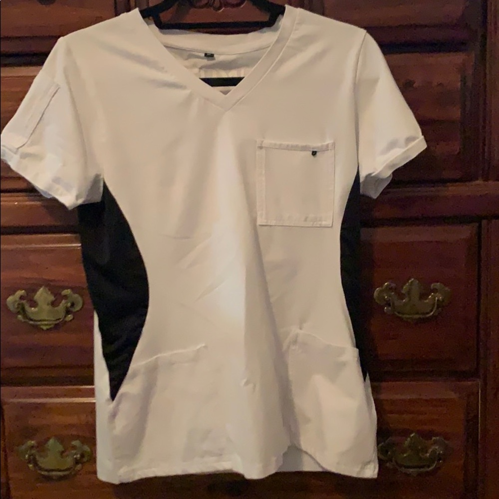 BeneFIT Helix white scrub top medium